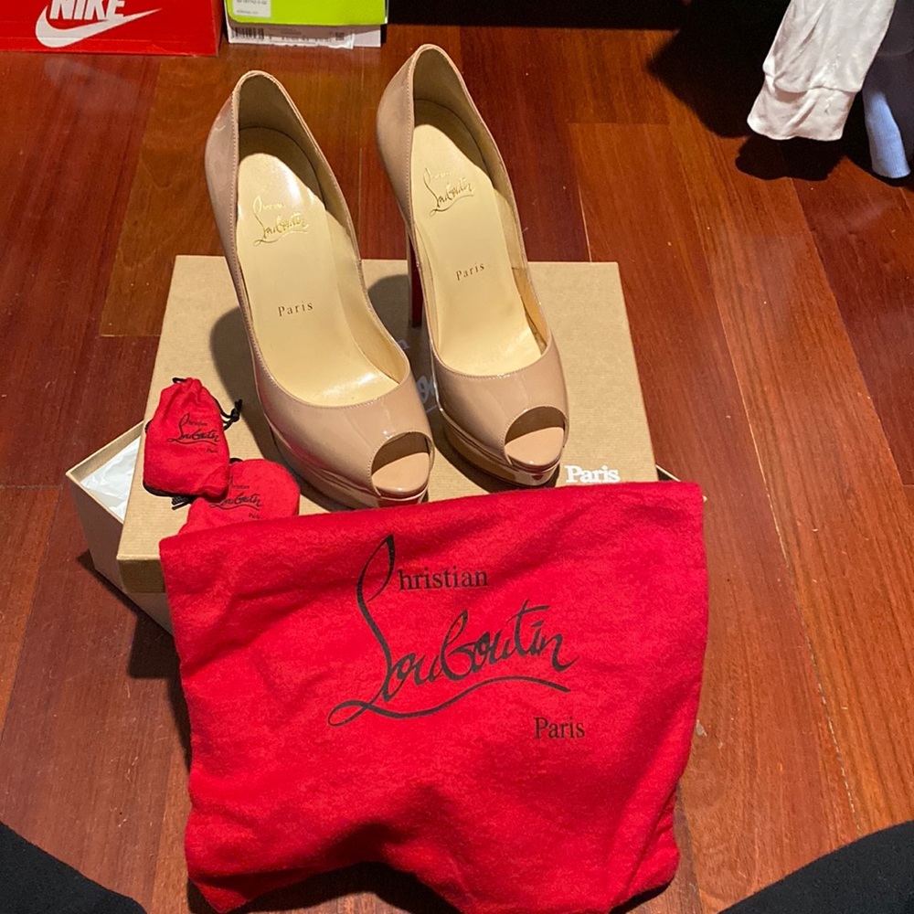 christian louboutin lady peep nude 38.5